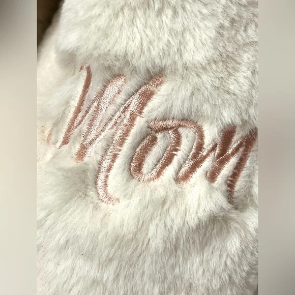 Dluxe by Dearfoams Plush Faux Fur “Super Mom” Slippers Size Large 9-10 - Picture 2 of 12